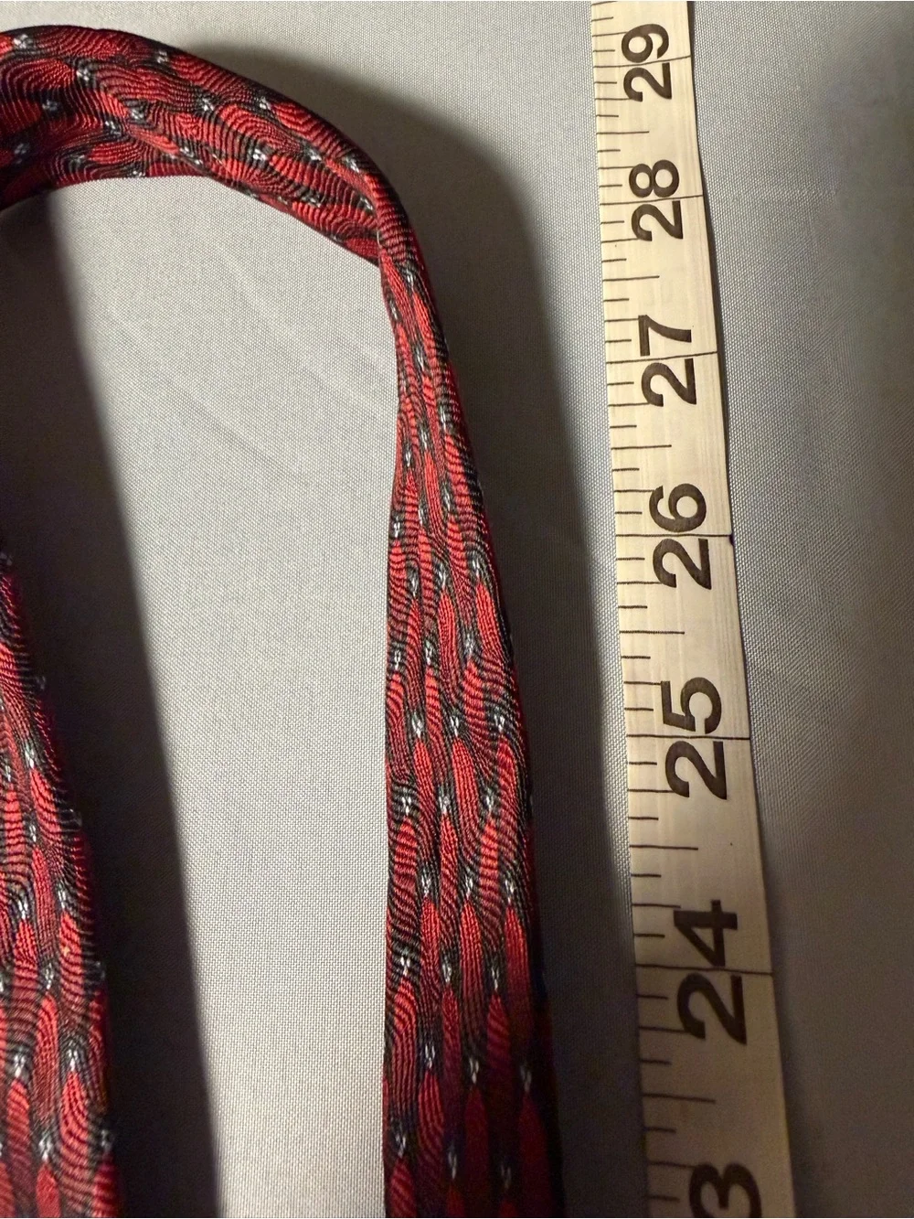 Keith Daniels Men's Red Textured Pattern Tie - Sophisticated Formal Accessory